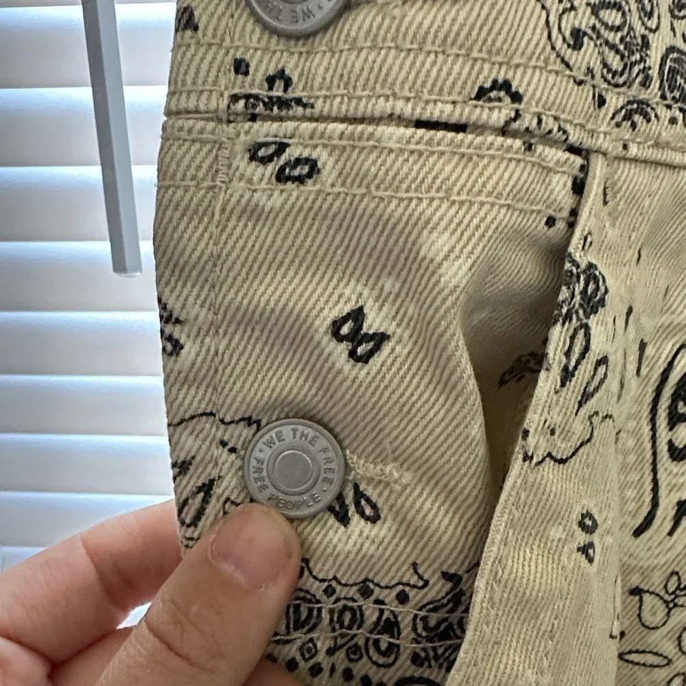 EUC Free People boyfriend printed bandana paisley overalls sz XS - Picture 4 of 10